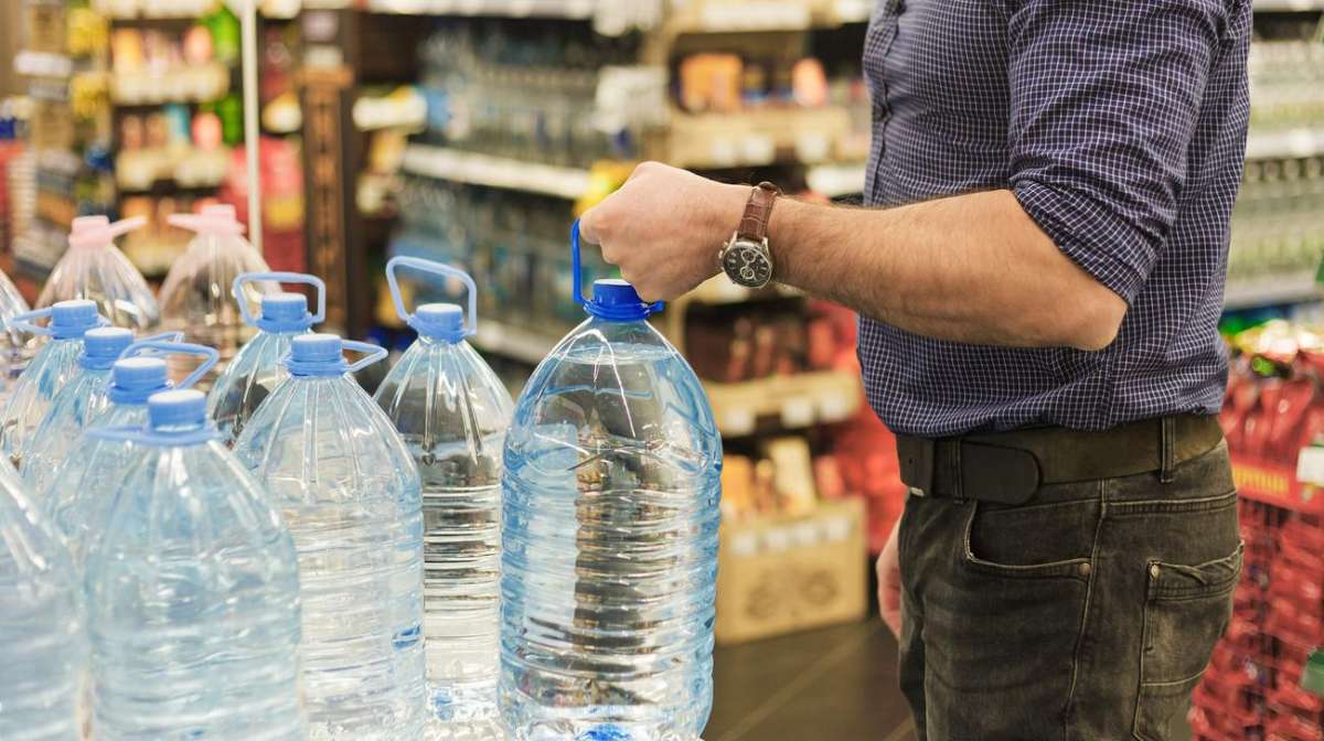 Does Water Expire in Glass Bottles? How long Does it Last?
